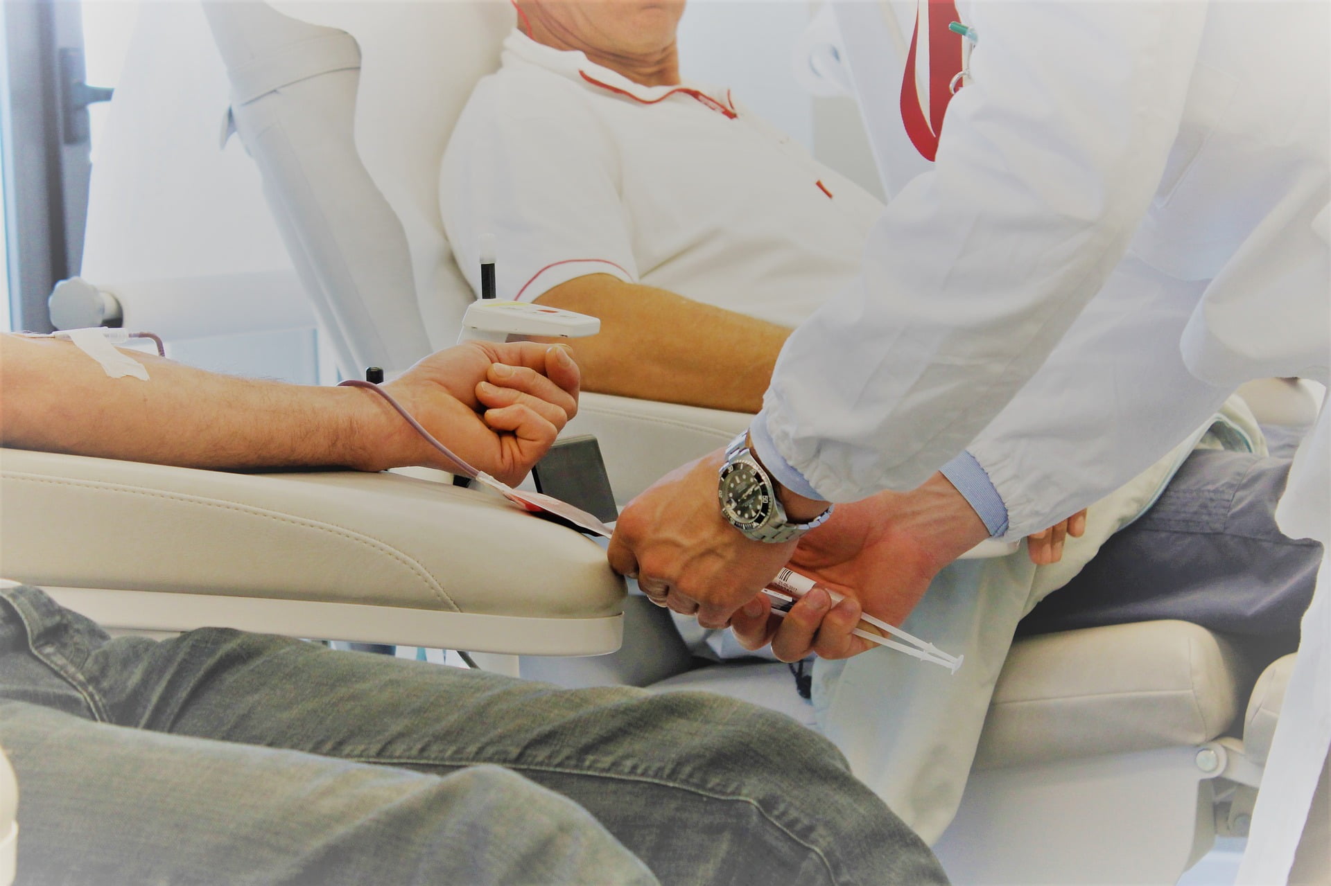 Sange contaminat:Circa 3% dintre transfuzii transmit virusul HIV